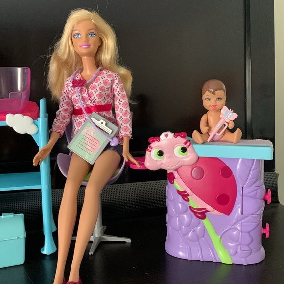 CCO 🎉 Barbie I Can Be Baby Doctor Doll Playset - Picture 3 of 9